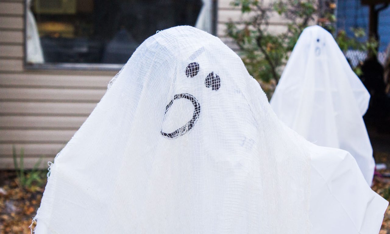 DIY lawn ghost