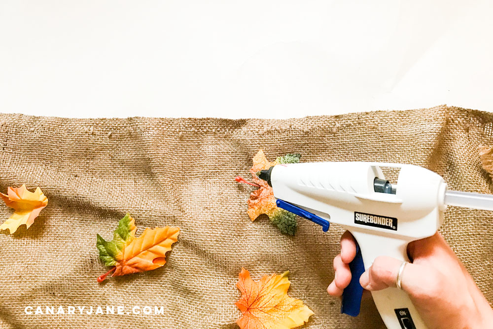 simple burlap leaf runner