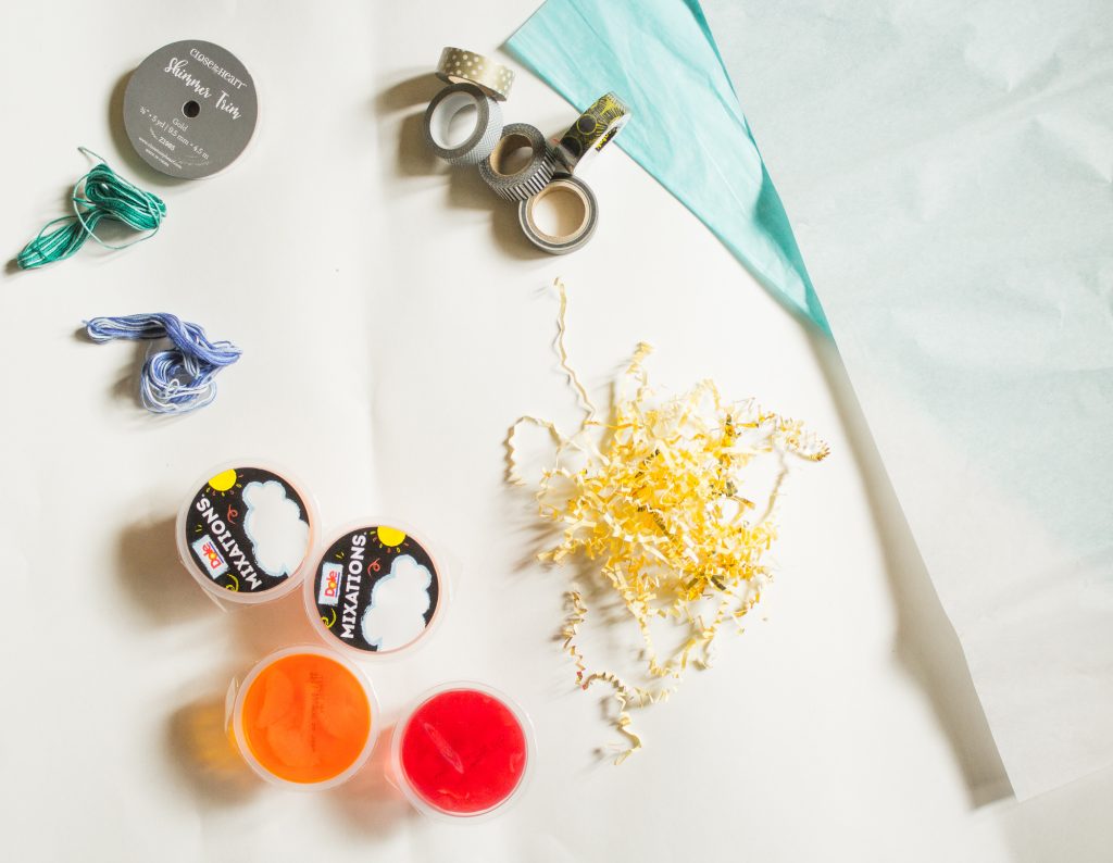 new years eve poppers with tissue paper and the directions of how to make the craft