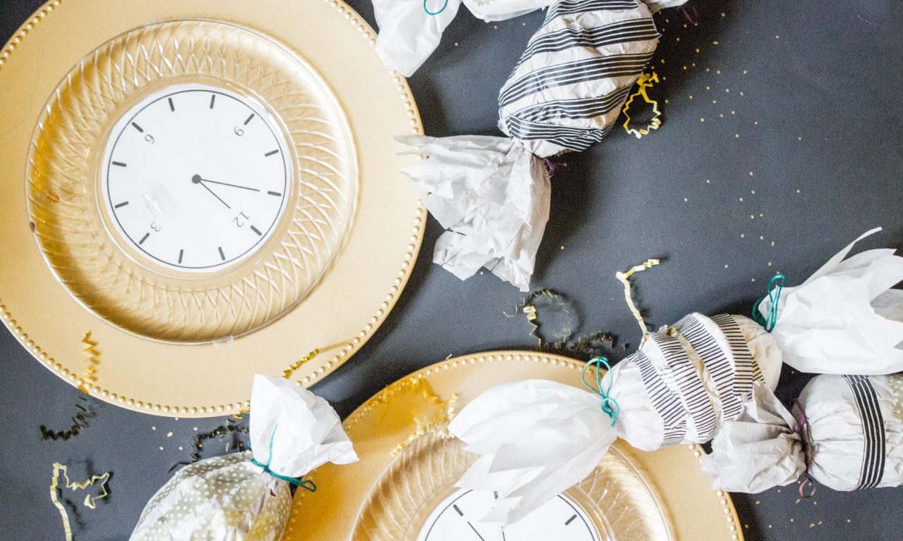 new years eve poppers with tissue paper and the directions of how to make the craft