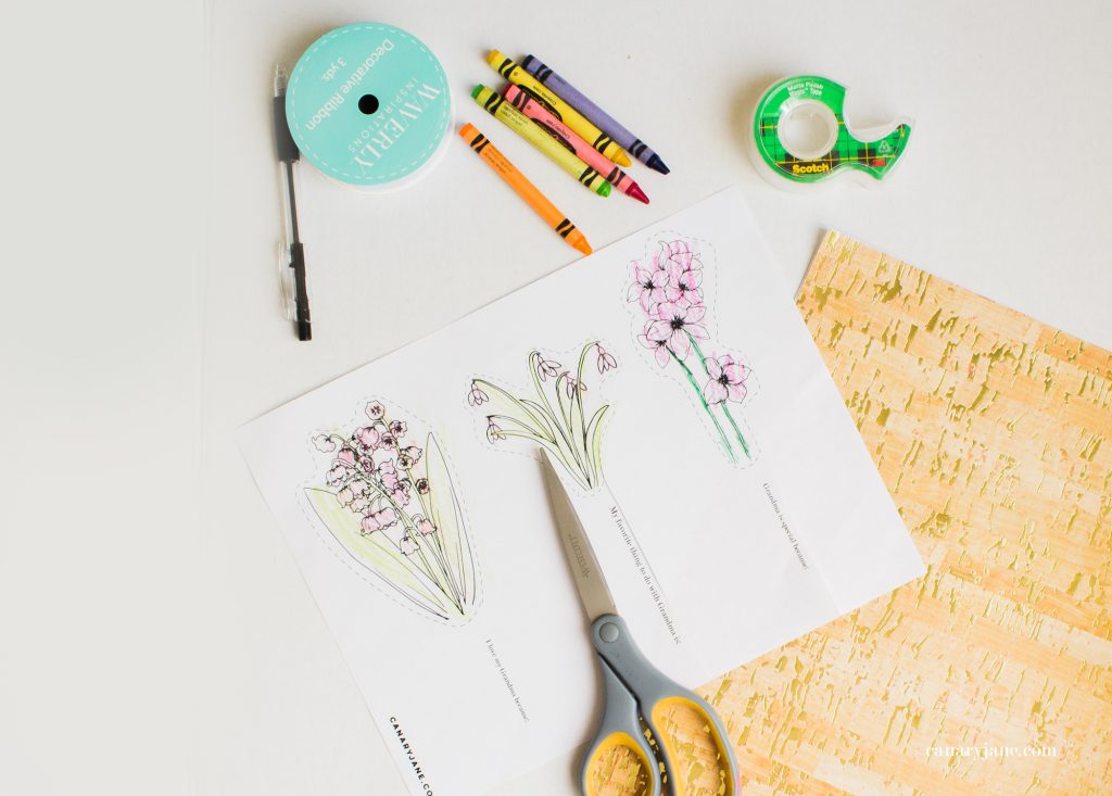 Going along with these floral Mothers Day coloring pages here, I have created a fun craft where you make your own printable flower bouquet for Mothers Day. Read on to see how to make it and to get the free printable files.