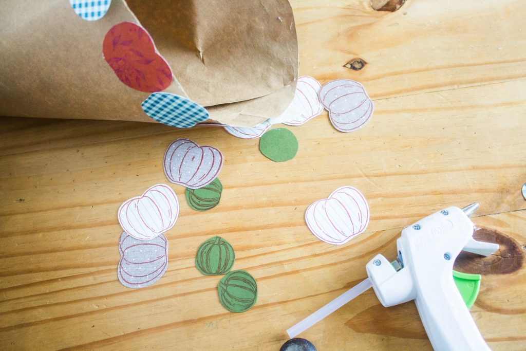 Make these DIY Paper Cornucopia & Thanksgiving Foods Hat Kids Craft with simple supplies like brown butcher paper, beanies, hot glue, and felt balls. Check out this super simple hat craft perfect for kids at school (hey teachers) or for a holiday craft. - Canary Jane