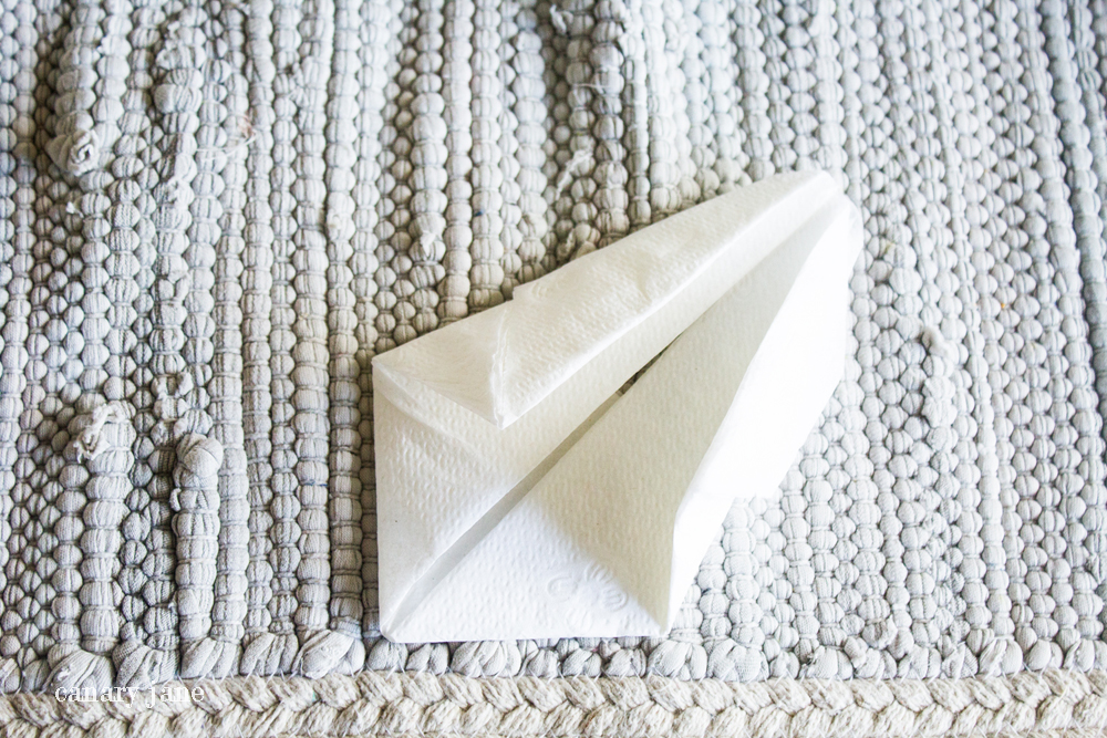 Make and fold these Easter Bunny napkins for Easter dinner. They're super easy and inexpensive and the kids will love them. They took me a couple minutes to make. 