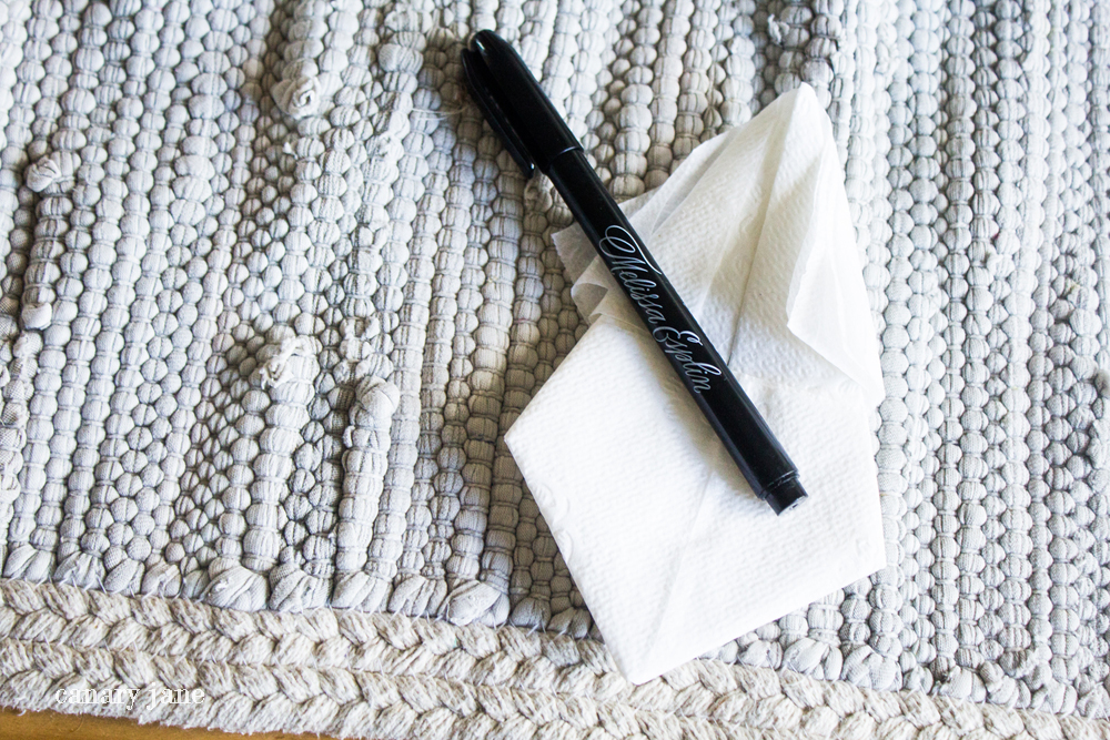 Make and fold these Easter Bunny napkins for Easter dinner. They're super easy and inexpensive and the kids will love them. They took me a couple minutes to make. 